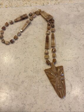 Vintage Unique Carved Brown Agate/Onyx Arrowhead Pendant Necklace